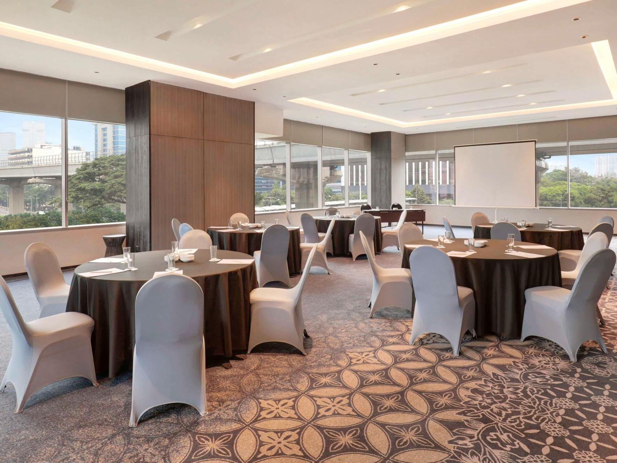Mercure Jakarta Gatot Subroto Экстерьер фото
